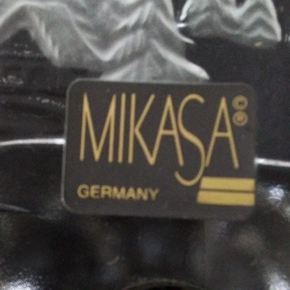 Vintage MIKASA (1980's) Frosted Crystal Bowl with Winter Scene ( Germany) - Picture 2 of 5